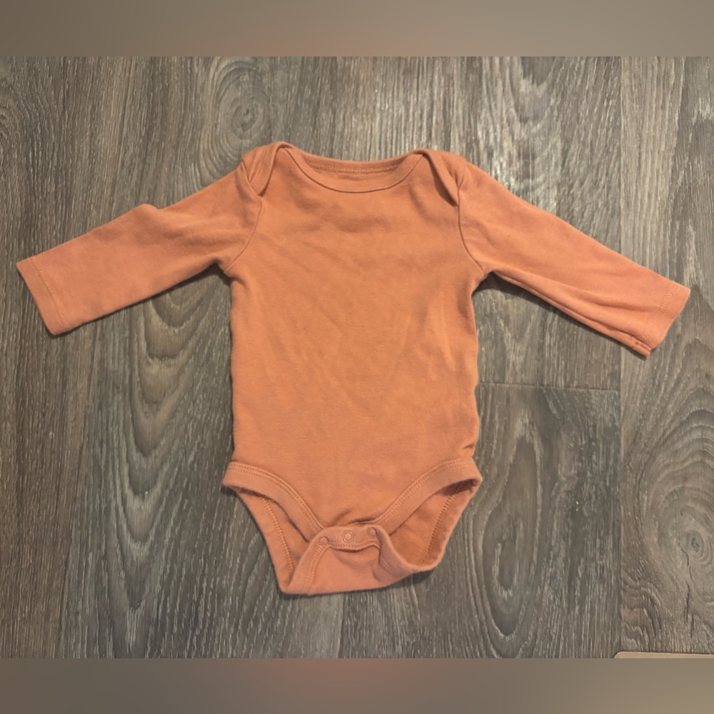 NWOT Cloud Island Long Sleeve bodysuit | Size NB- tan/orange color